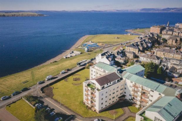 Beachfront Penthouse, Largs Apartment Exterior photo